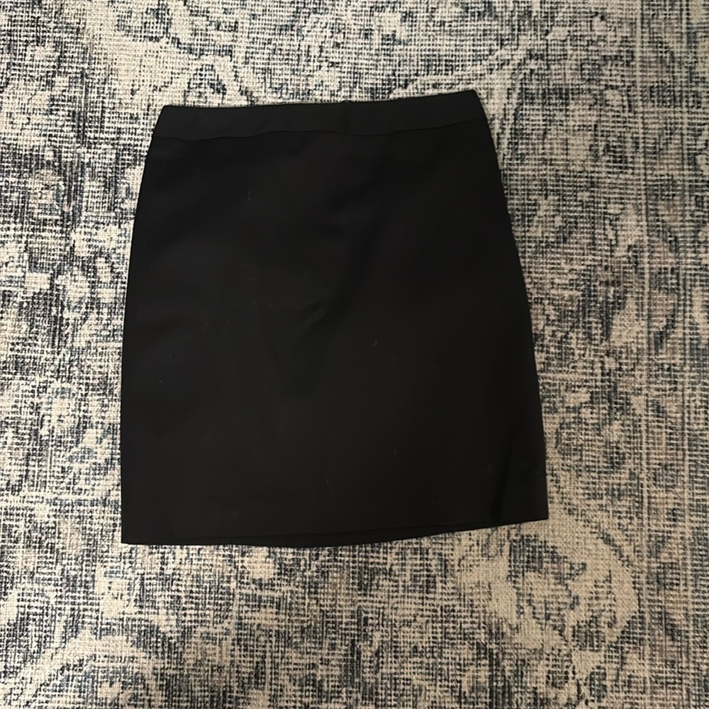 Tahari, black miniskirt, size 2
